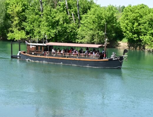 Izletnički riječni brod Žitna lađa – Excursion Boat Traditional Žitna lađa (River Boat Tours)