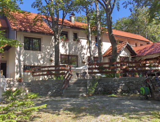 Petehovac, planinarski centar